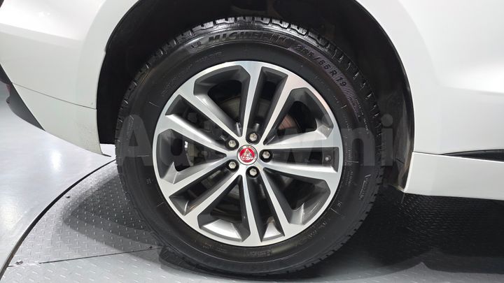 Jaguar F PACE