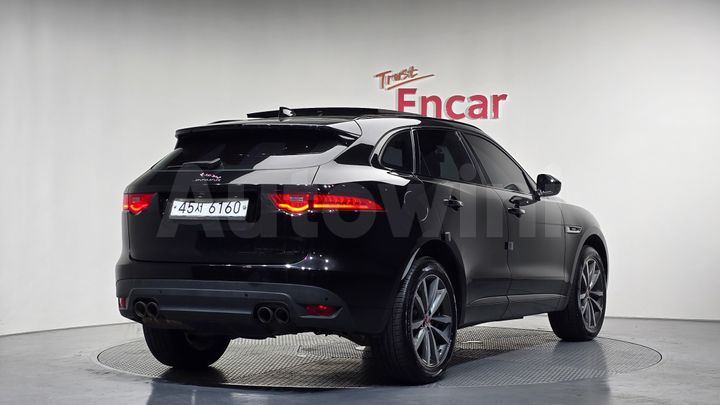 Jaguar F PACE
