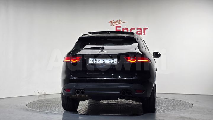 Jaguar F PACE 2019 — 3