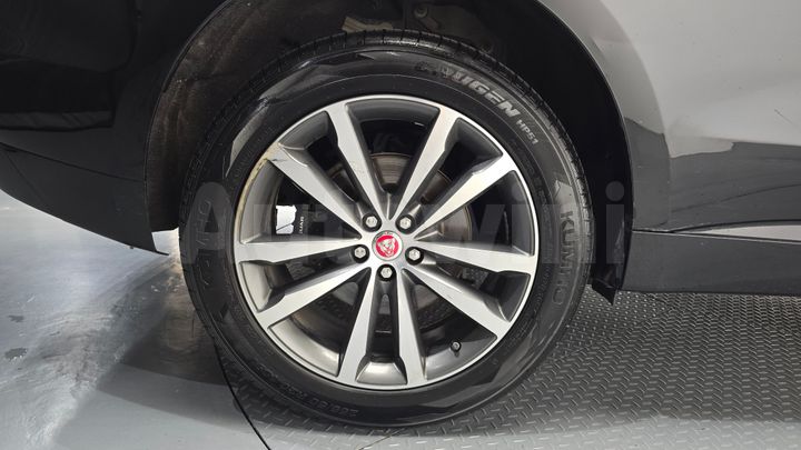 Jaguar F PACE 2019 — 4