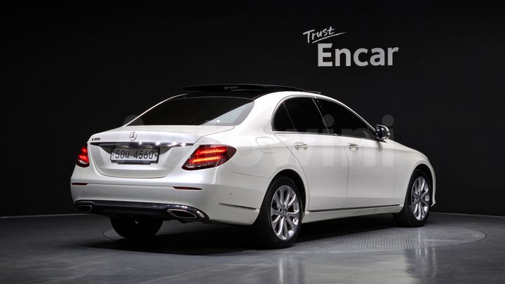 Mercedes-Benz E Class 2017 — 2