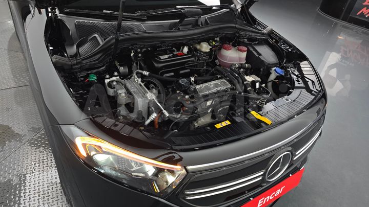 Mercedes Benz EQA