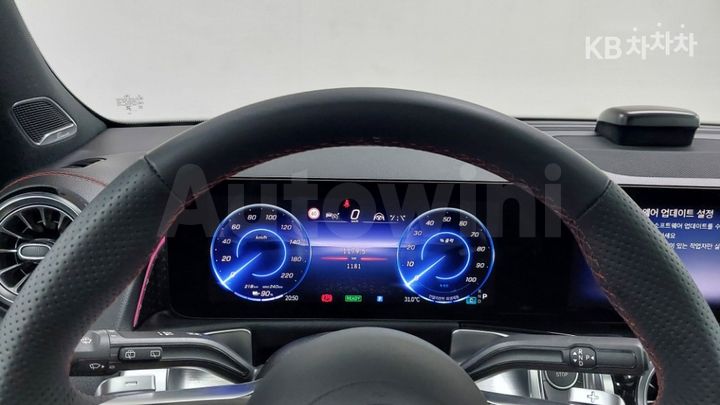 Mercedes Benz EQB