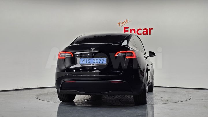 Tesla Model Y 2024 — 4