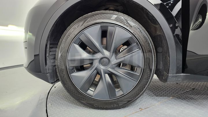 Tesla Model Y 2024 — 5