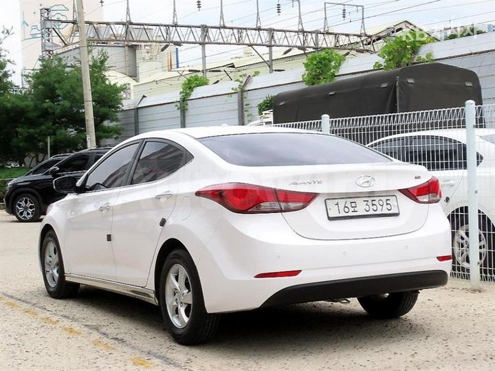 Hyundai Avante 2014 — 3