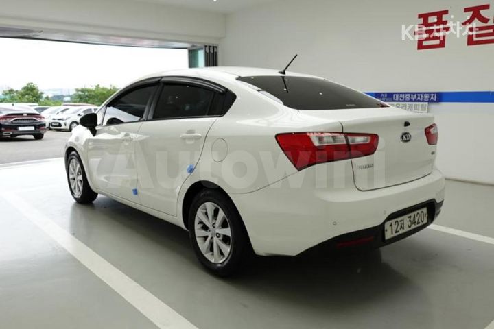 Kia Pride 2013 — 4