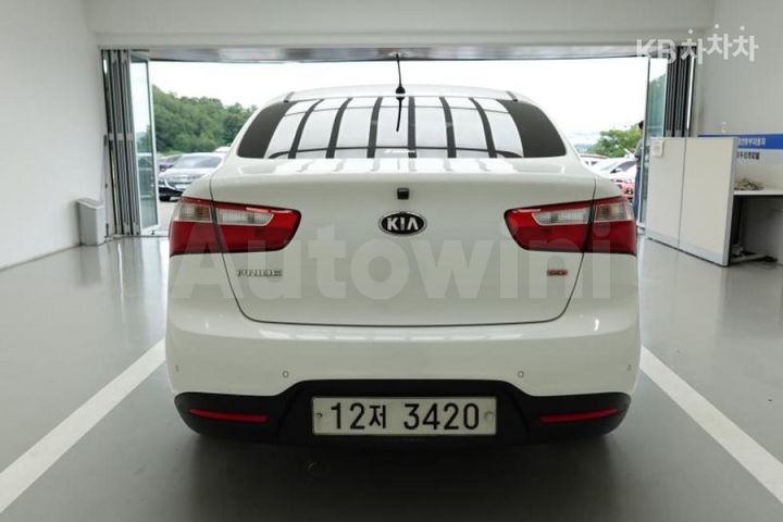 Kia Pride 2013 — 5