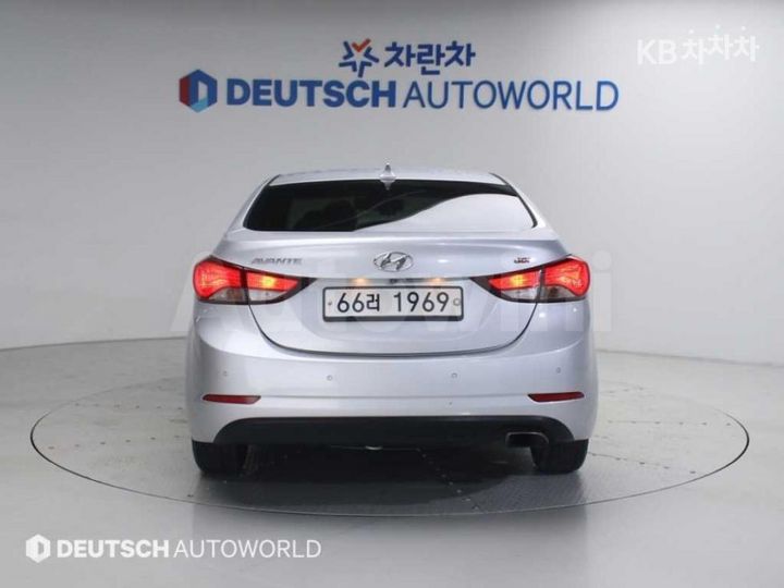 Hyundai Avante 2015 — 3