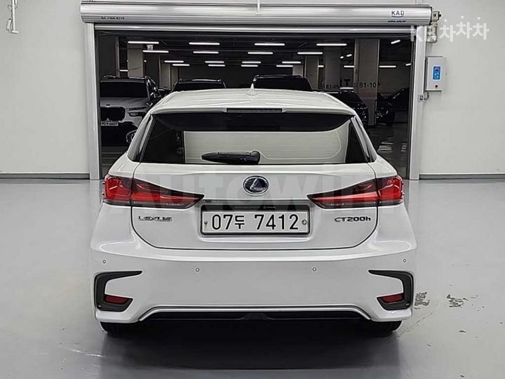 Lexus CT 2018 JTHKD5BH2J2313990 — 3