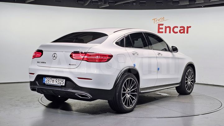 Mercedes-Benz GLC Class 2017 — 2