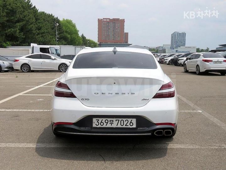 Genesis G70 2022 KMTG341ADNU096413 — 3