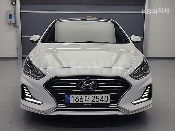 Hyundai Sonata 2018 KMHE241CBJA346054 — 2