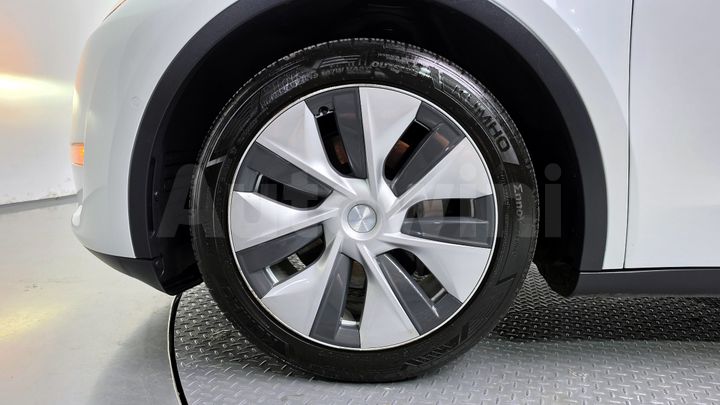 Tesla Model Y 2021 — 4