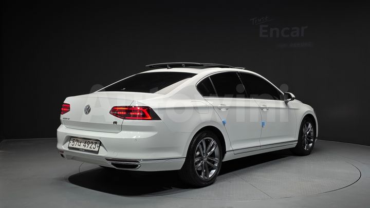 Volkswagen Passat 2018 — 3