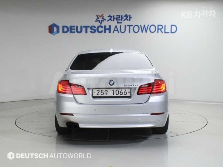 BMW 5 Series 2011 — 4