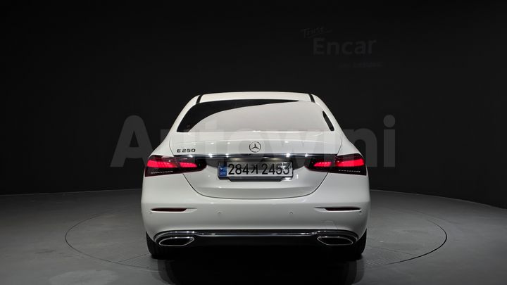 Mercedes-Benz E Class 2022 — 4