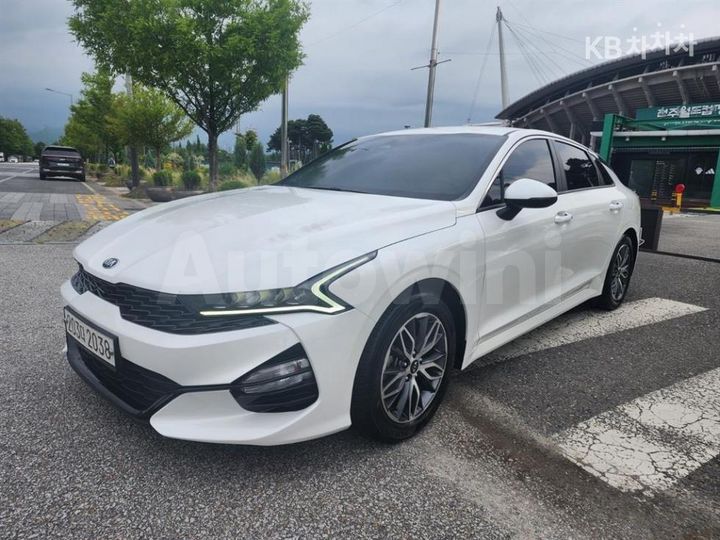 Kia K5 2020 KNAG741BBLA055028 — 2