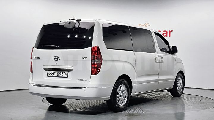 Hyundai Starex 2018 — 2