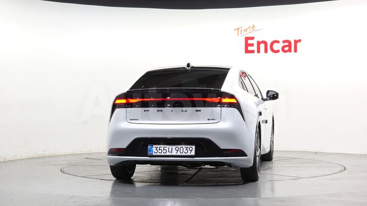 Toyota Prius 2026 — 3