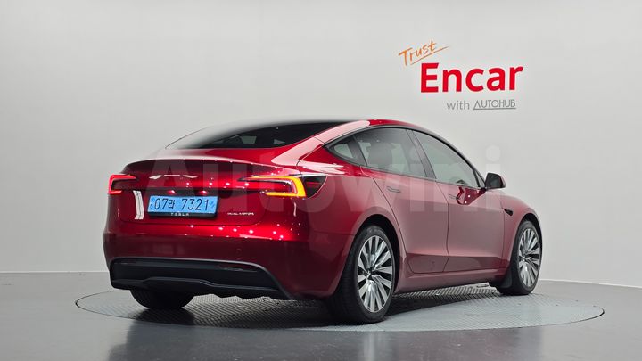 Tesla Model 3 2024 — 2
