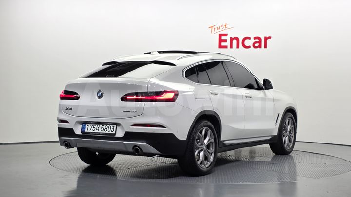 BMW X4 2021 — 2