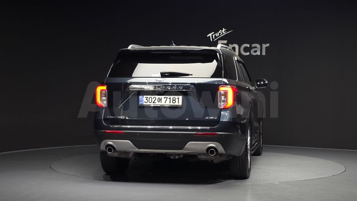 Ford Explorer 2023 — 4