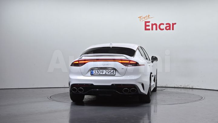 Kia Stinger 2023 — 4