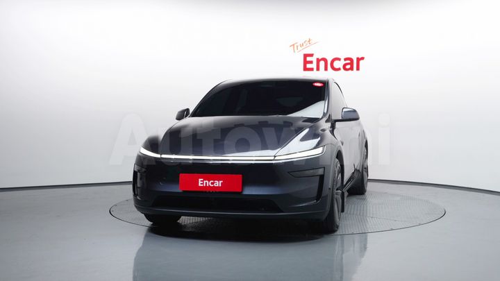 Tesla Model Y 2025 — 3