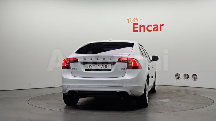 Volvo S60 2017 — 4