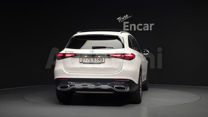 Mercedes-Benz GLC Class 2026 — 4