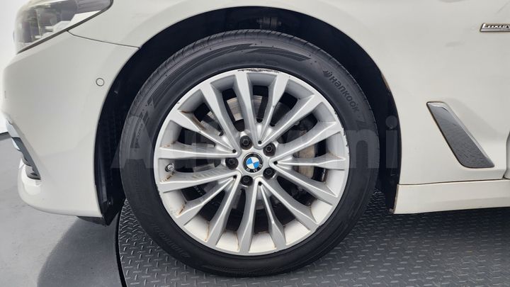 BMW 5 Series 2018 — 5