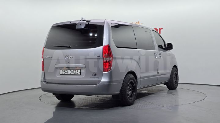 Hyundai Starex 2019 — 2