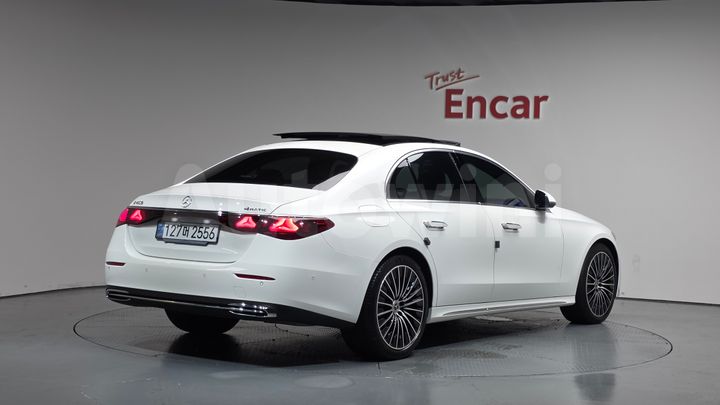 Mercedes-Benz E Class 2024 — 2