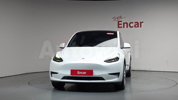 Tesla Model Y 2024 — 2