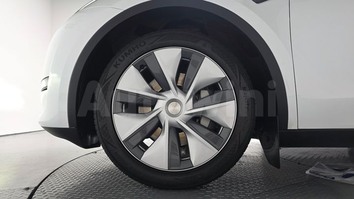 Tesla Model Y 2024 — 4