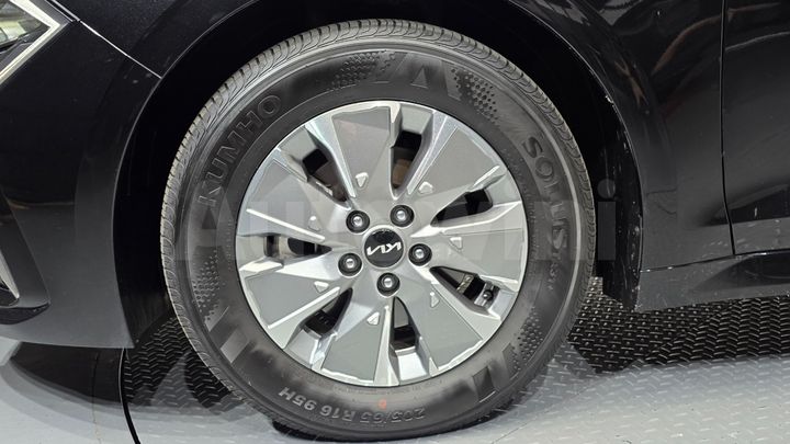 Kia K5 2025 — 4