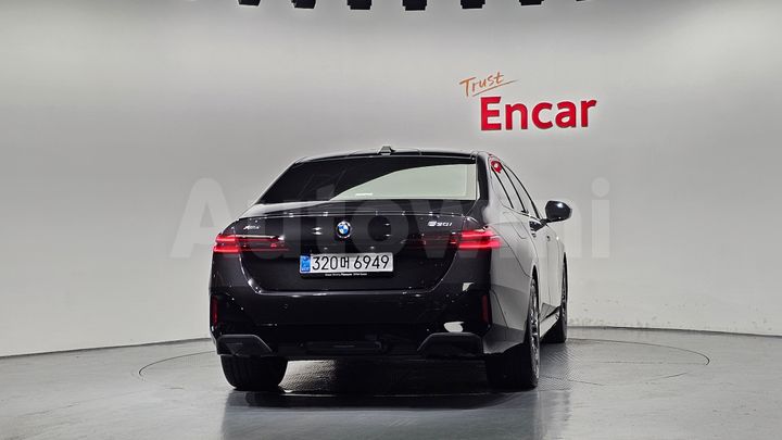 BMW 5 Series 2026 — 4