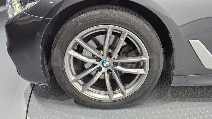 BMW 5 Series 2018 — 5