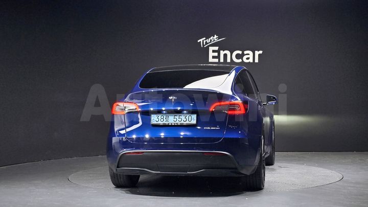 Tesla Model Y 2021 — 3