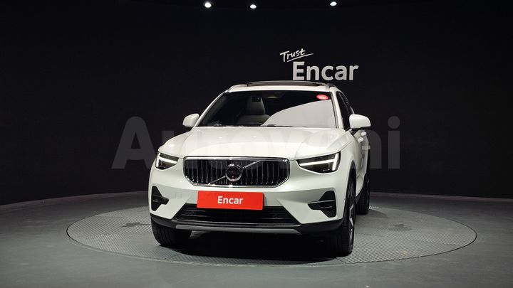 Volvo XC40 2025 — 3