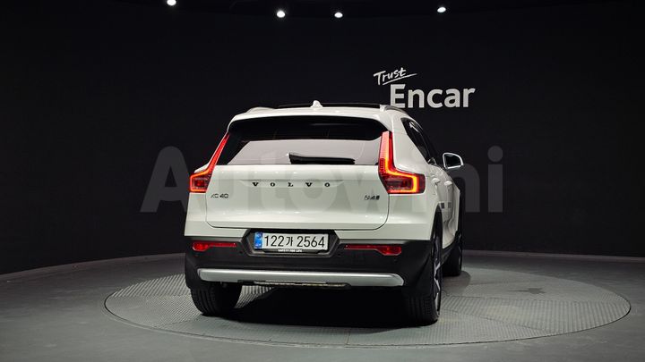 Volvo XC40 2025 — 4