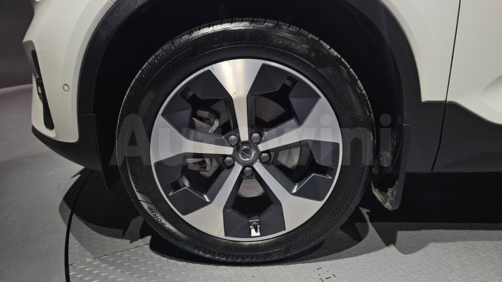 Volvo XC40 2025 — 5