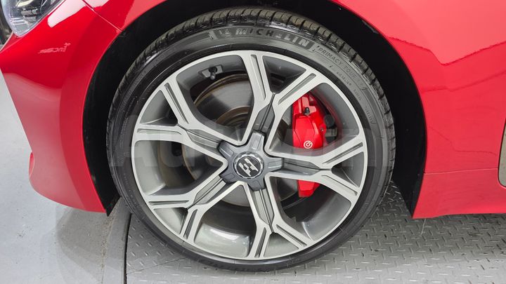 Kia Stinger 2020 — 5