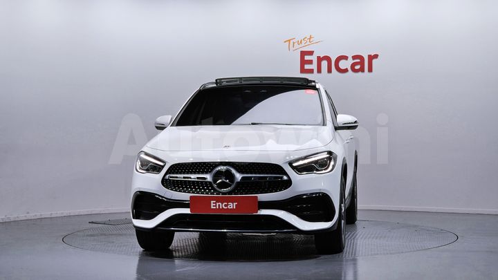 Mercedes Benz GLA Class 2023 — 3