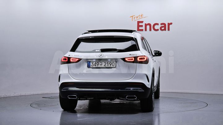 Mercedes Benz GLA Class 2023 — 4