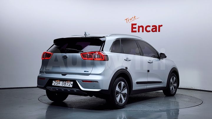 Kia Niro 2017 — 2