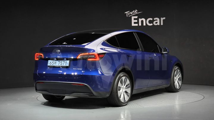 Tesla Model Y 2021 — 2