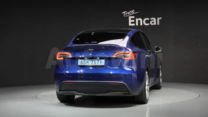 Tesla Model Y 2021 — 4