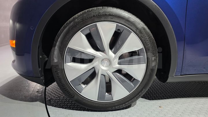 Tesla Model Y 2021 — 5